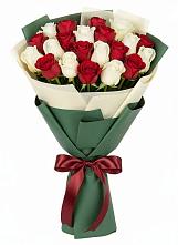 Букет Микс из красных и белых роз в Ногинске