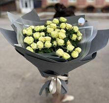 Букет Белые кустовые розы Солинеро в Ногинске