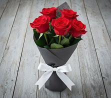 Букет 5 Красных роз Эдлесс Лав в Ногинске