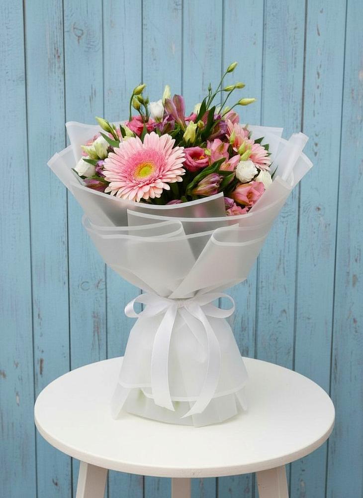 Букет цветов из: Герберы, Альстромерии и Лизиантусы в Ногинске