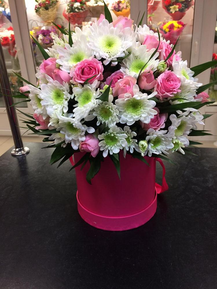 Цветочная композиция из Розы и Хризантемы в шляпной коробке в Ногинске